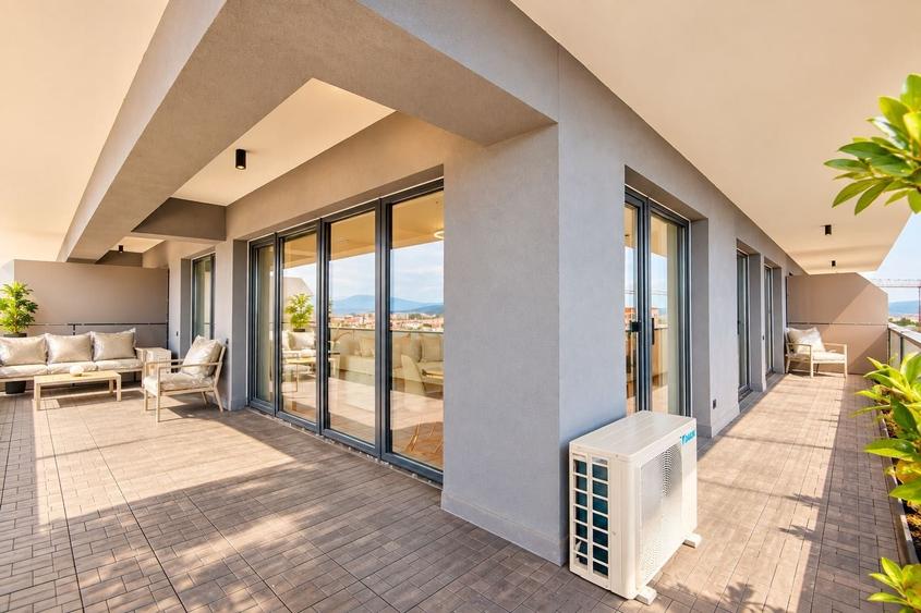 Apartament cu 3 camere decomandat în Central