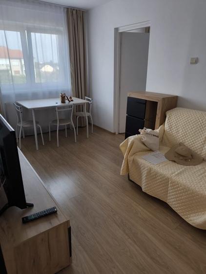 Apartament cu 2 camere semidecomandat în P-ța Doina