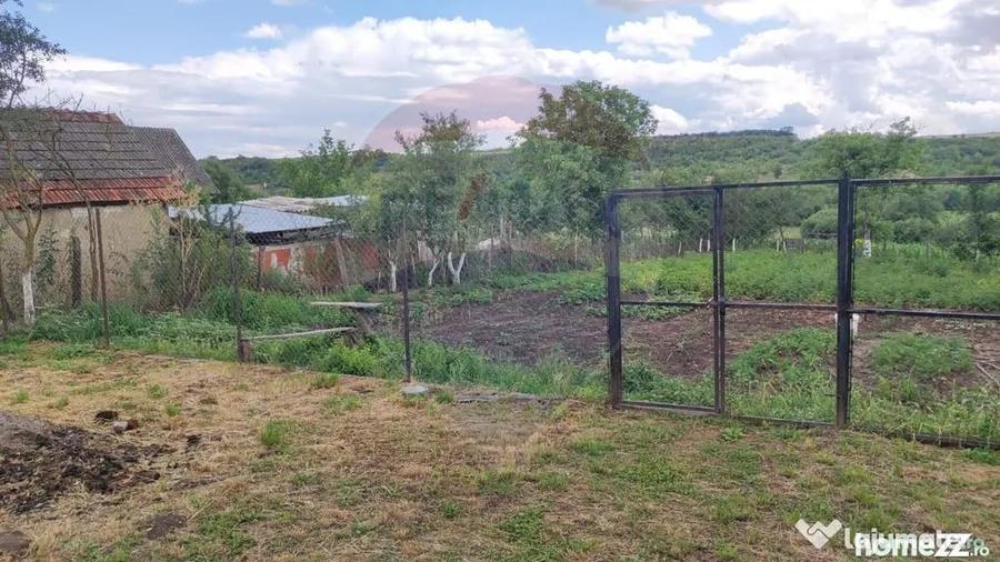 Casă cu 4 camere cu Teren 1710 Mp în Fonău