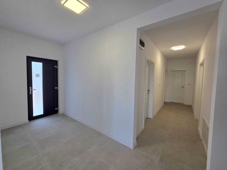 Casă cu 4 camere în Ciritei