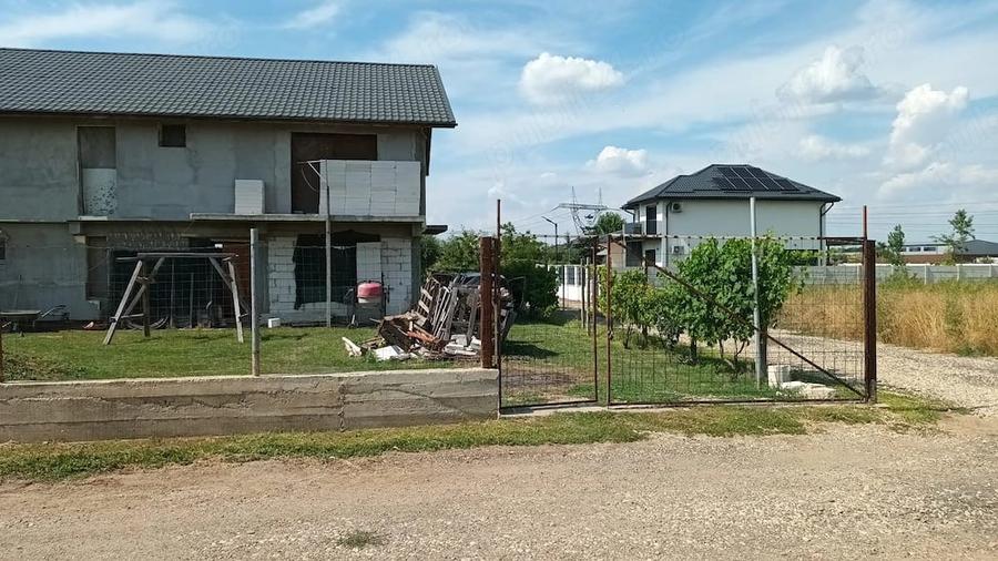 Casă cu 3 camere cu Teren 340 Mp în Domnești