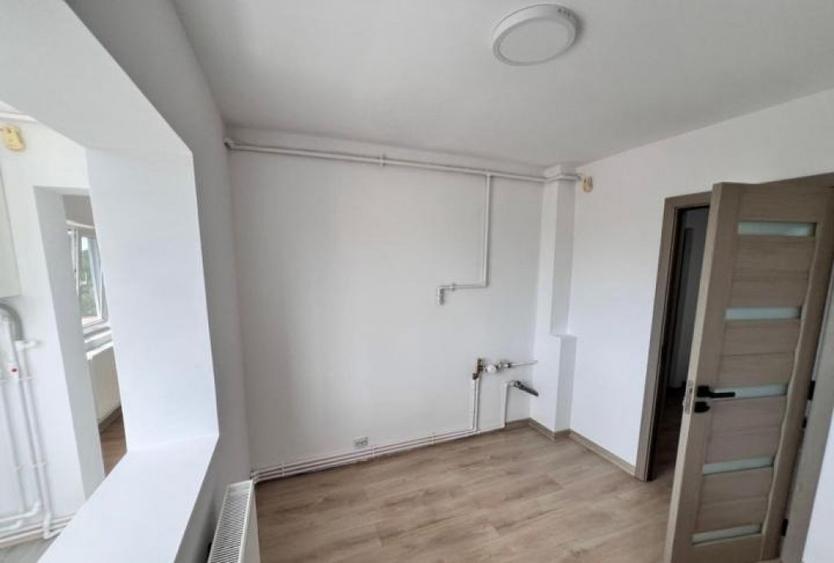 Apartament cu 2 camere decomandat în Km 5