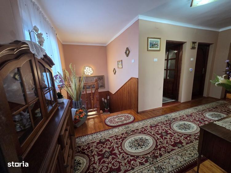 Casă cu 5 camere cu Teren 443 Mp în Central