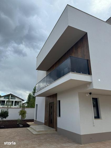 Casă cu 4 camere cu Teren 230 Mp în Central