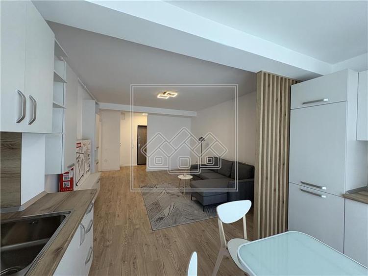 Apartament cu 2 camere decomandat în Exterior Vest