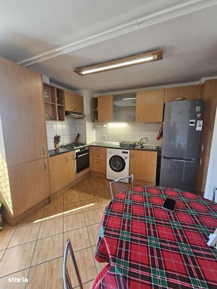 Apartament cu 4 camere decomandat în Aradului