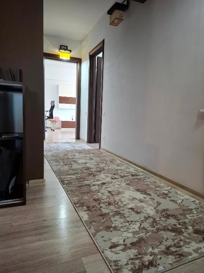 Apartament cu 3 camere decomandat în Calea București