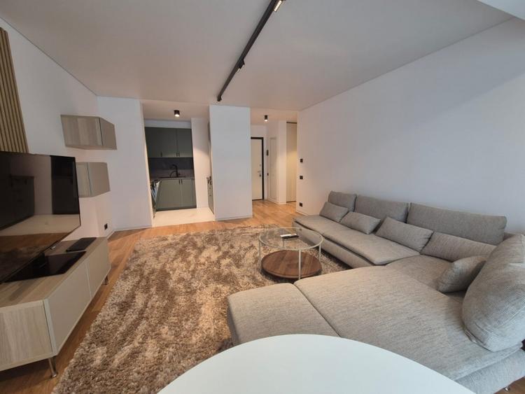 Apartament cu 2 camere decomandat, mobilat în Barbu Văcărescu