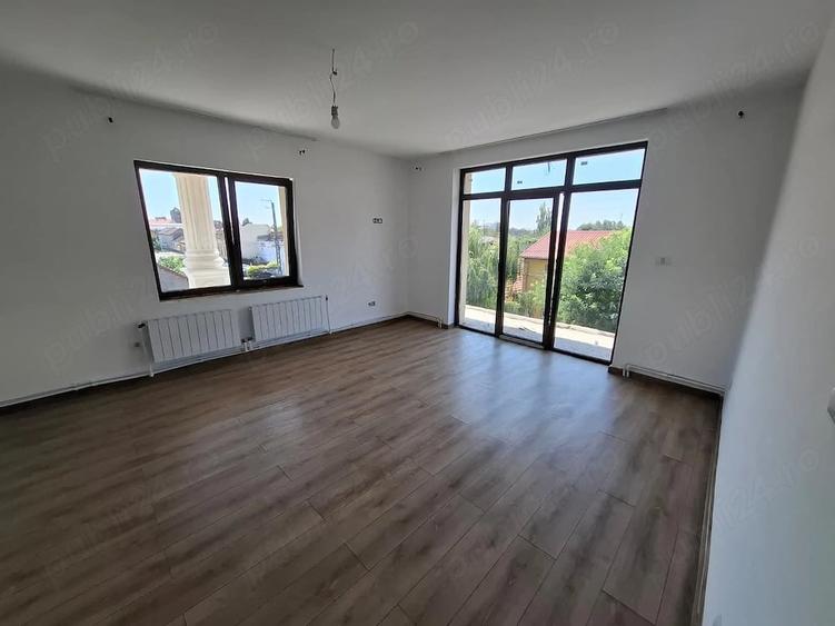 Apartament cu 4 camere semidecomandat în Pârneava