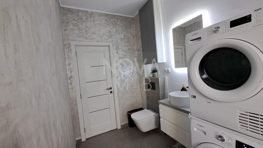 Apartament cu 3 camere semidecomandat, mobilat în Mihai Viteazul