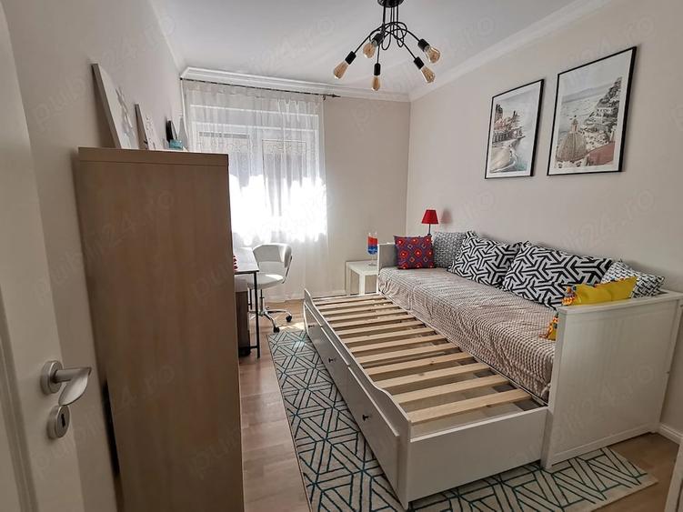 Apartament cu 3 camere decomandat în Exterior Vest