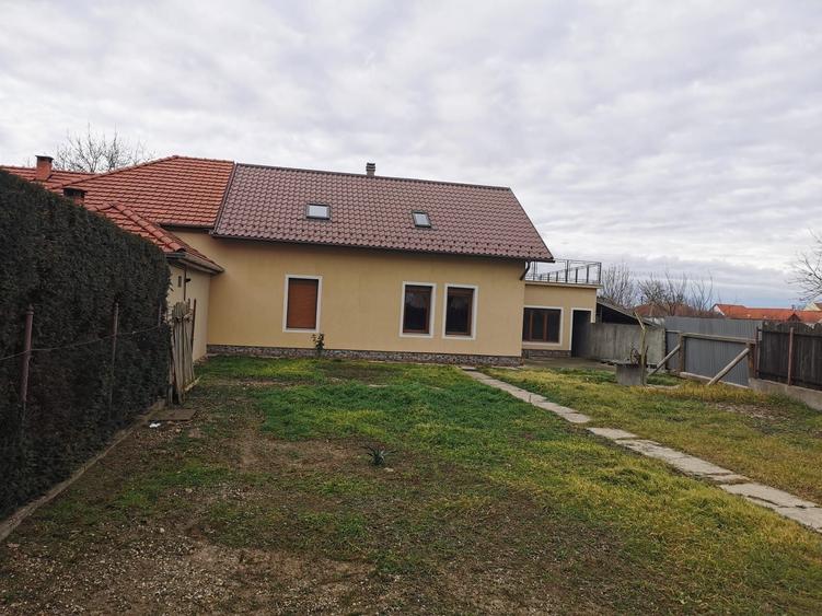 Casă cu 3 camere în Central