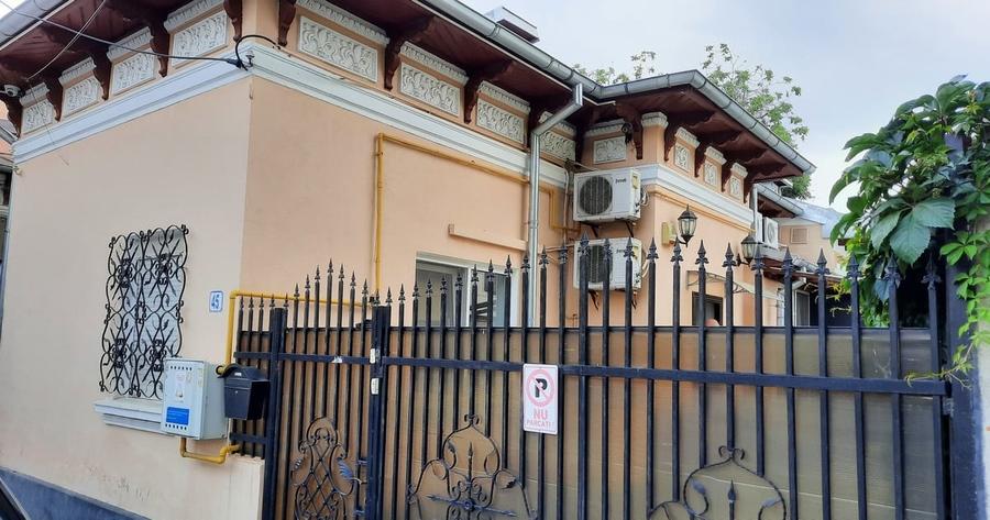 Casă individuală cu 4 camere cu Canalizare în Gara de Nord