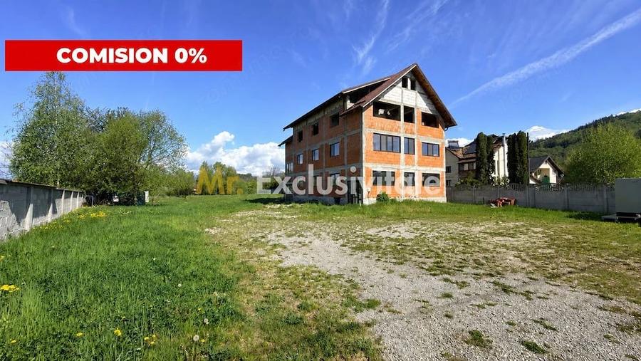Casă cu Teren 4563 Mp în Central