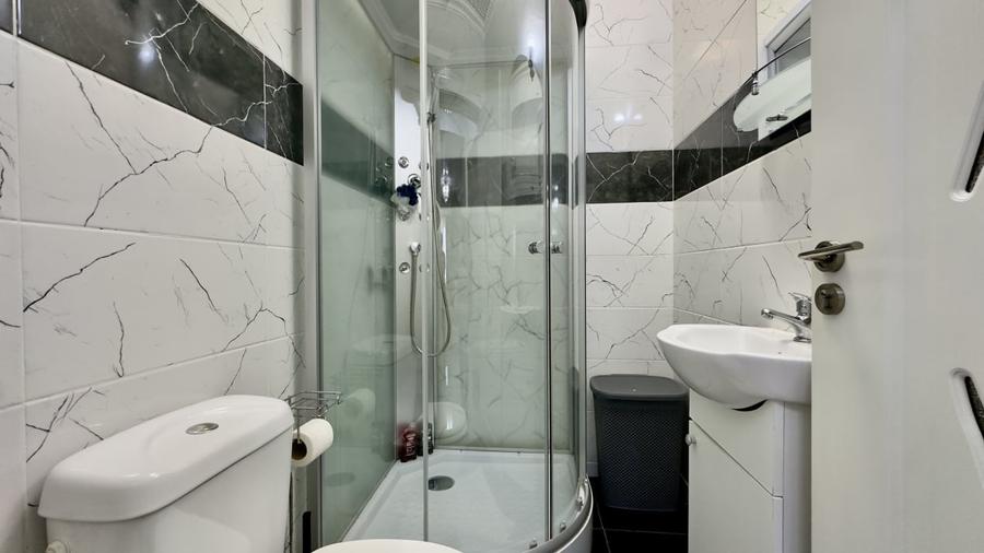 Apartament cu 3 camere decomandat, mobilat în Central