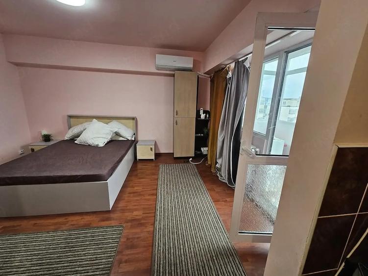 Garsonieră decomandată în Central