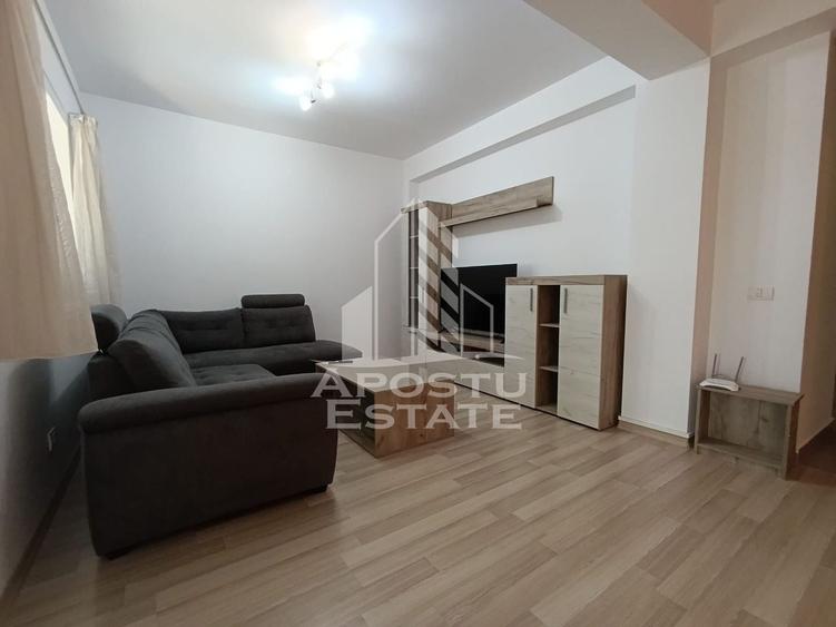 Apartament cu 3 camere semidecomandat, mobilat în Bucovina