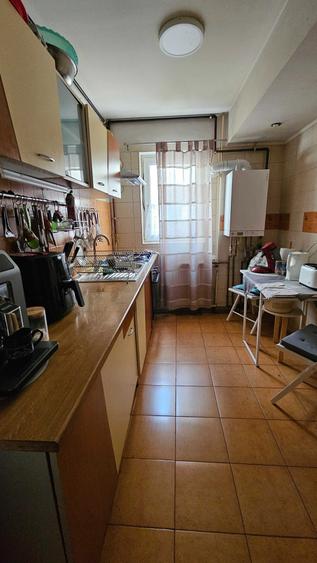 Apartament cu 4 camere semidecomandat în Bolintin-Vale