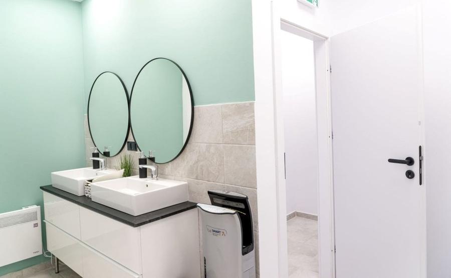 Birou, de 3,000 mp, în Turnișor