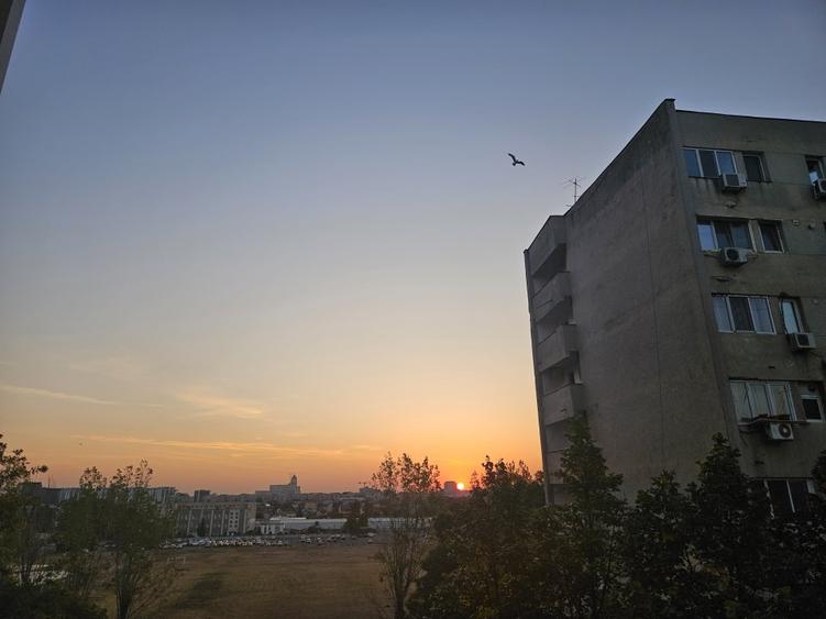 Apartament cu 2 camere semidecomandat în Albița