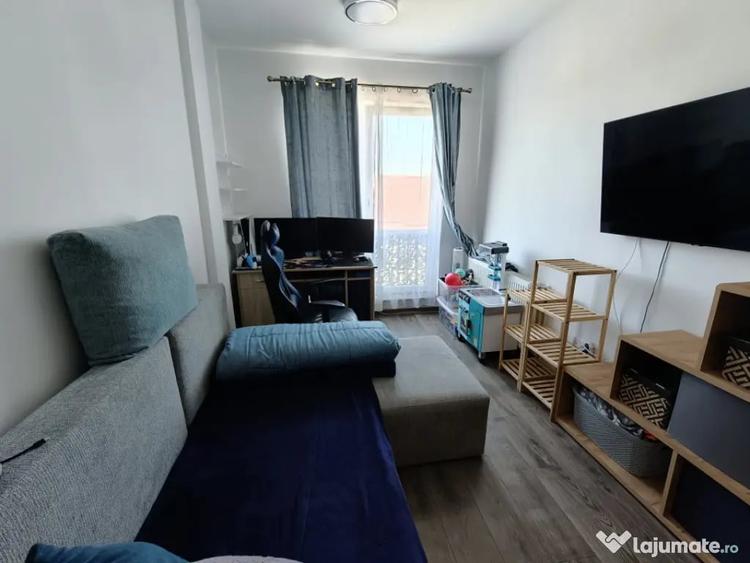 Apartament cu 3 camere decomandat în Florești