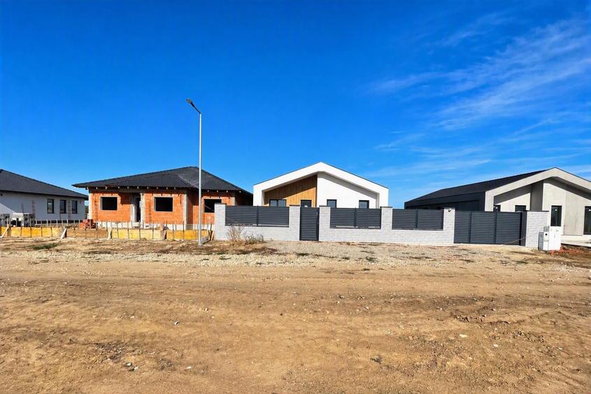 Casă individuală cu 4 camere cu Teren 500 Mp în Sântandrei