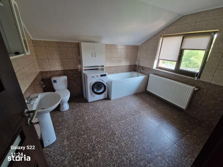 Casă cu 5 camere cu Teren 300 Mp în Roșu