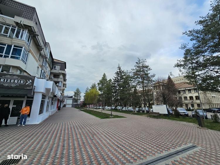 Apartament cu 4 camere decomandat în Central