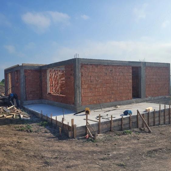 Casă cu 2 camere cu Teren 650 Mp în Chicerea