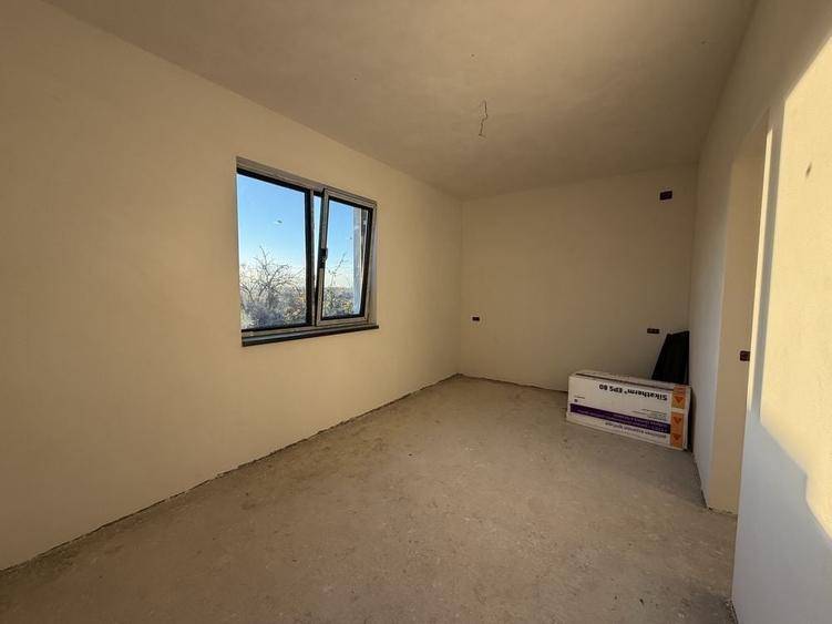 Casă cu 3 camere în Slătioarele