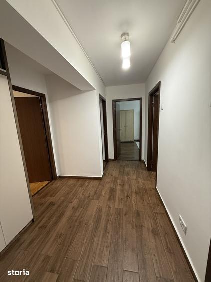 Apartament cu 4 camere semidecomandat, mobilat în Exterior Vest