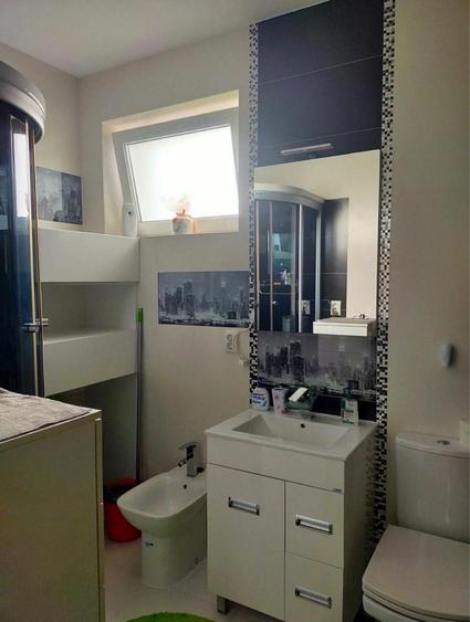 Apartament cu 3 camere decomandat în Florești