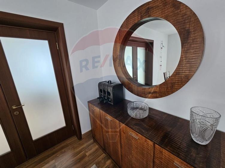 Casă individuală cu 6 camere cu Garaj în Sud-Vest