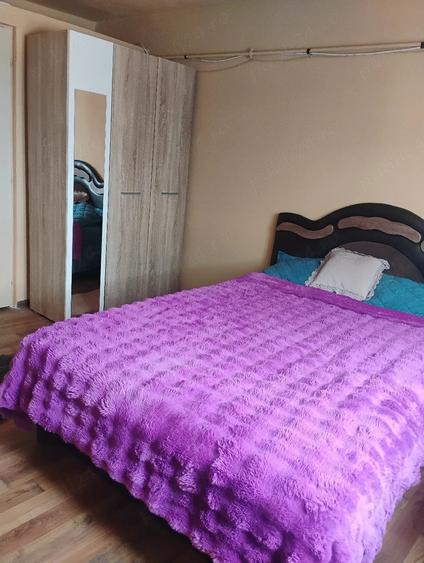Garsonieră decomandată în Lotrului