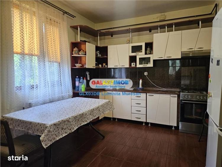 Casă cu 4 camere în Valea