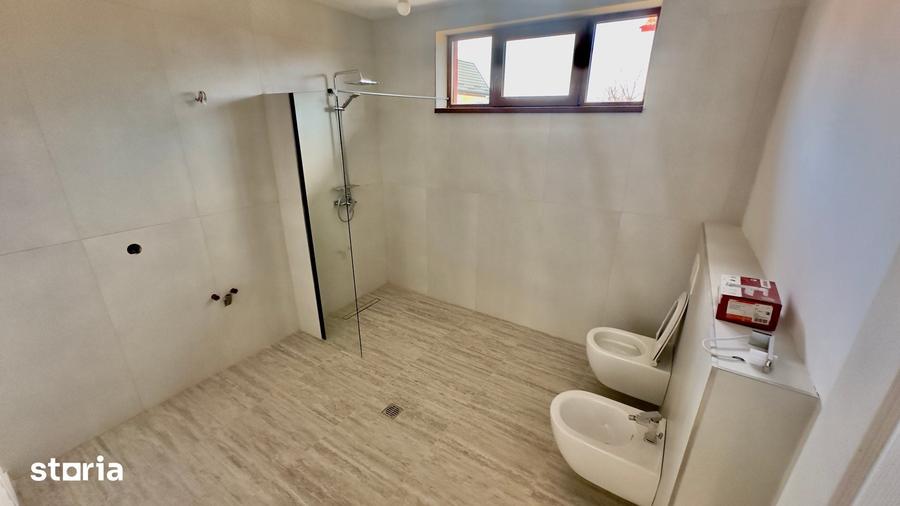 Casă cu 5 camere cu Teren 760 Mp în Miroslava