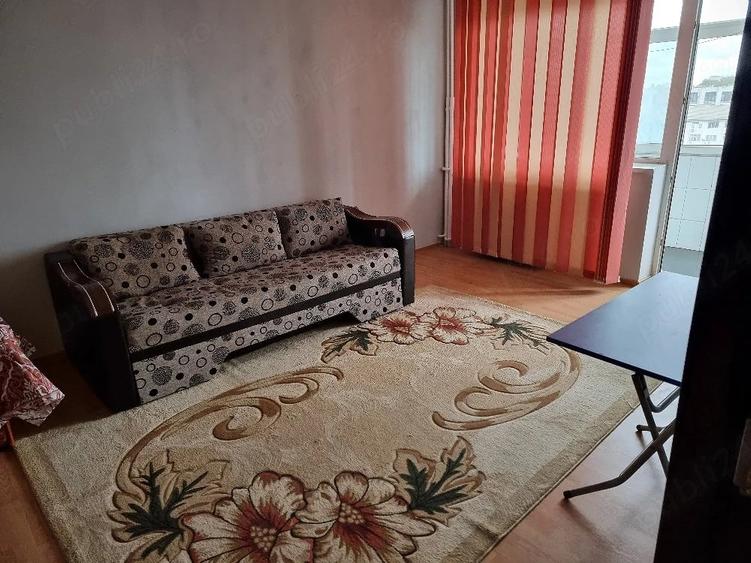 Apartament cu 2 camere decomandat în Casa de Cultură
