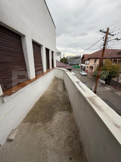 Apartament cu 4 camere decomandat, mobilat în Central