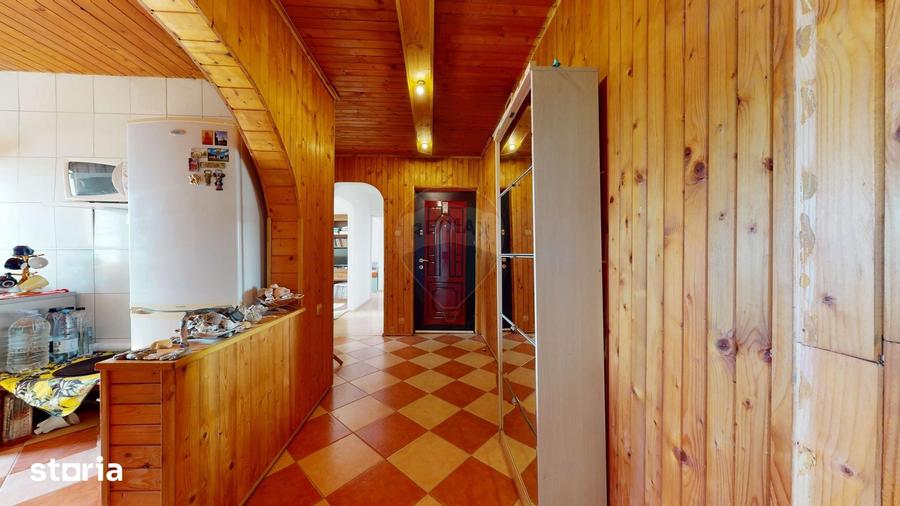 Apartament cu 3 camere decomandat în Central