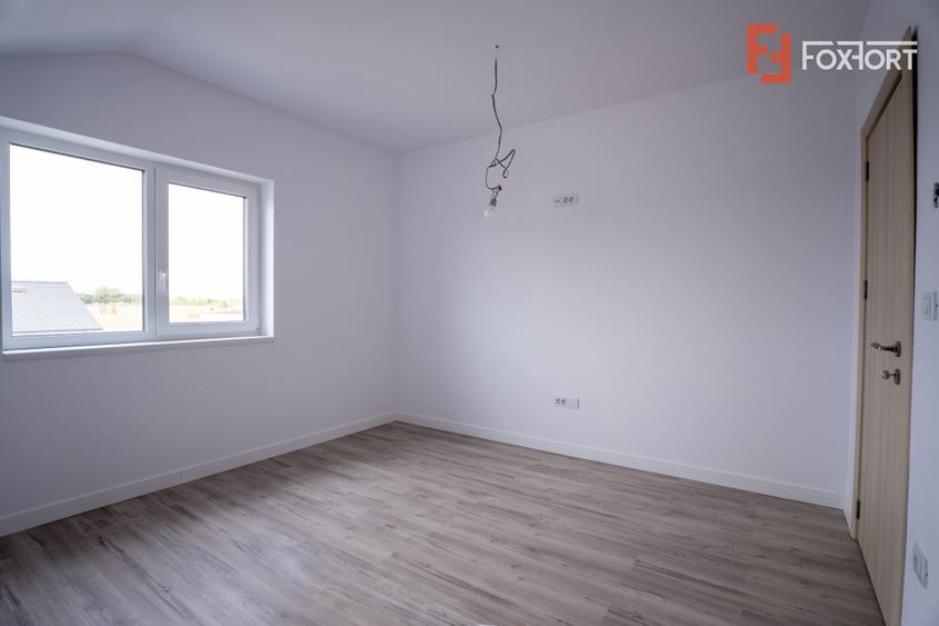 Duplex cu 4 camere cu Teren 273 Mp în Urseni