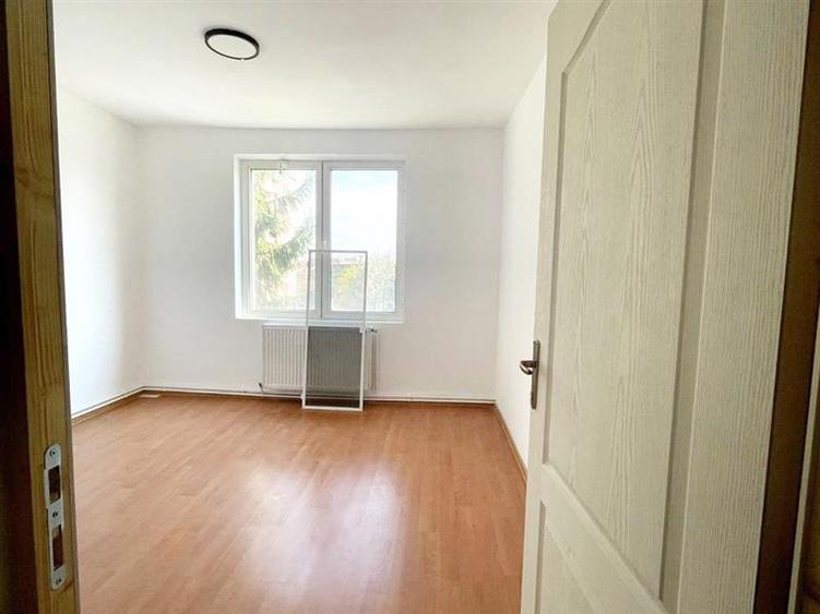 Apartament cu 3 camere circular în Astra