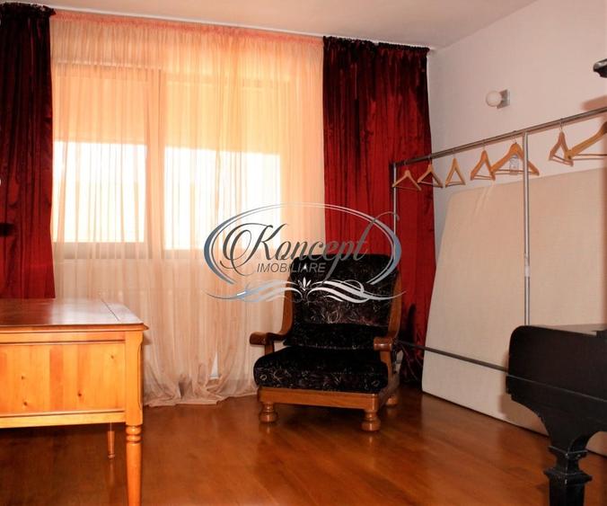 Apartament cu 3 camere semidecomandat, mobilat în Andrei Mureșanu