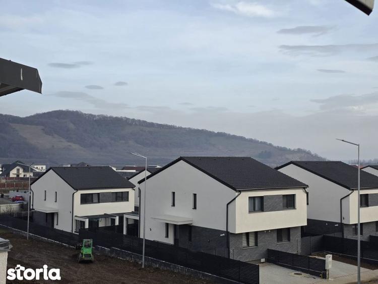 Apartament cu 2 camere decomandat în Sânpetru