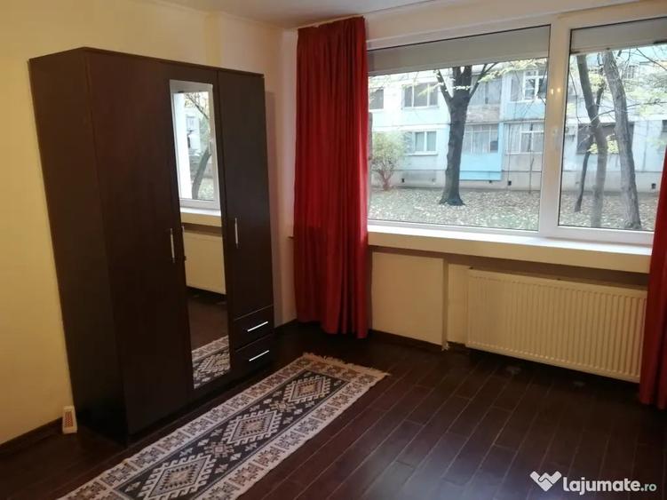 Garsonieră decomandată în Central