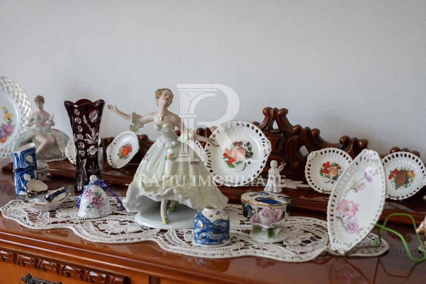 Apartament cu 4 camere decomandat în Central