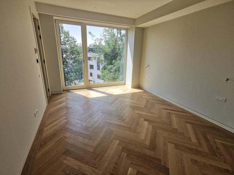 Apartament cu 3 camere decomandat în Capitale