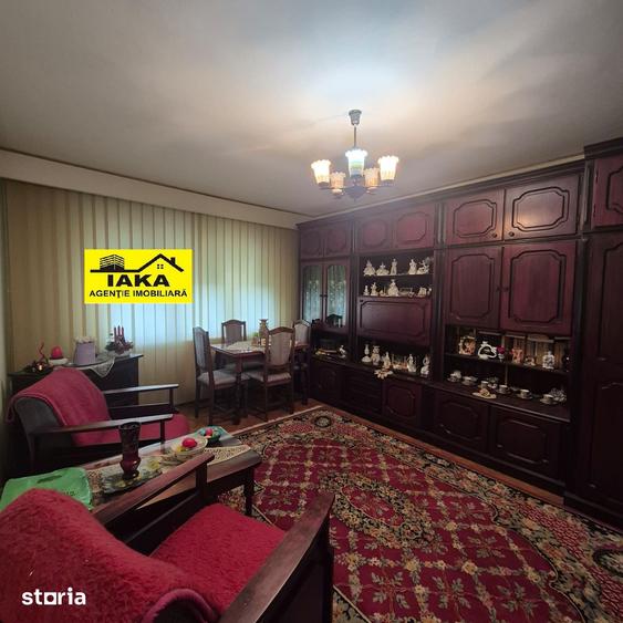 Apartament cu 4 camere decomandat în Republicii