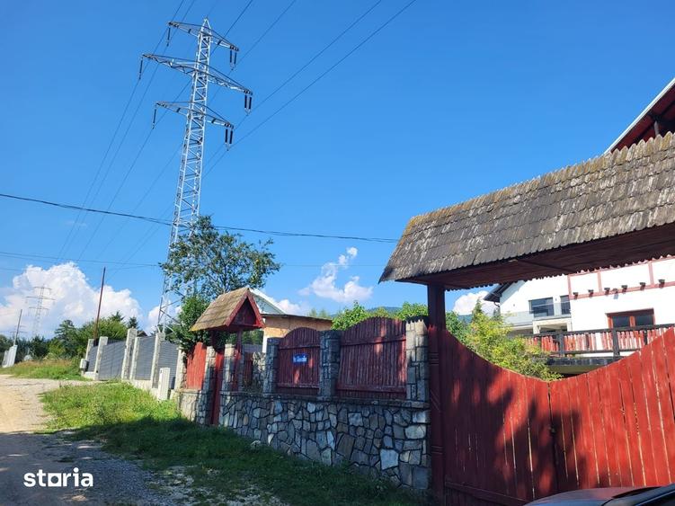Casă cu Teren 1350 Mp în Poiana Țapului
