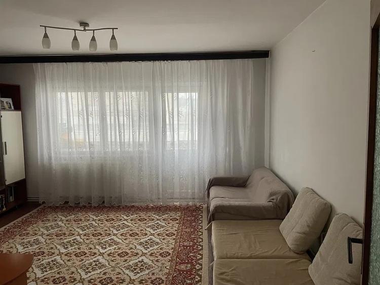 Apartament cu 3 camere decomandat, mobilat în Astra