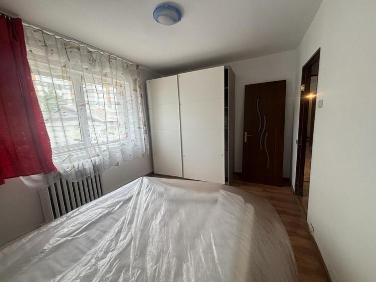Apartament cu 3 camere decomandat, mobilat în Calea Moldovei